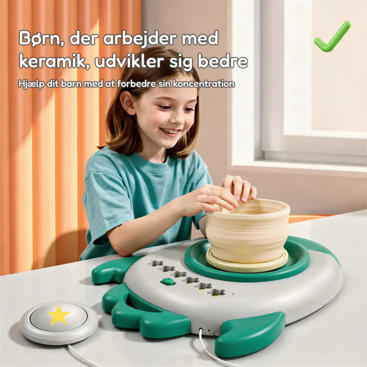 Barn former ler med SuperKeramik kreativt sæt og udvikler koncentration gennem leg